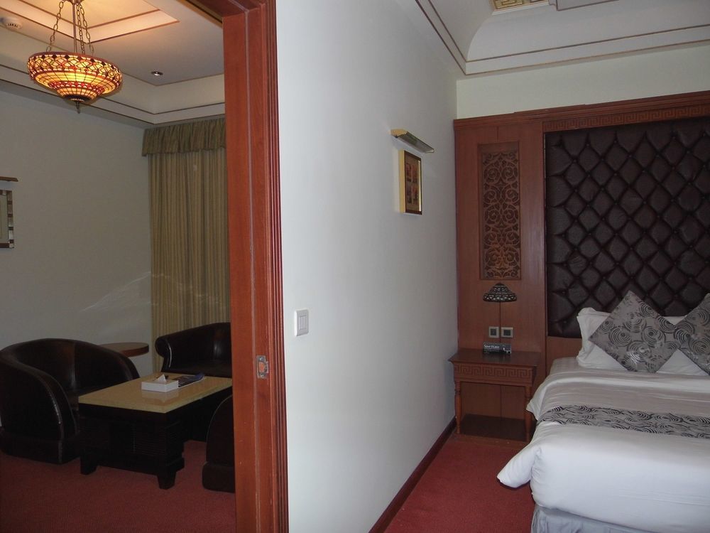 The Platinum Hotel Mascate Exterior foto