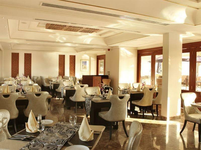 The Platinum Hotel Mascate Exterior foto